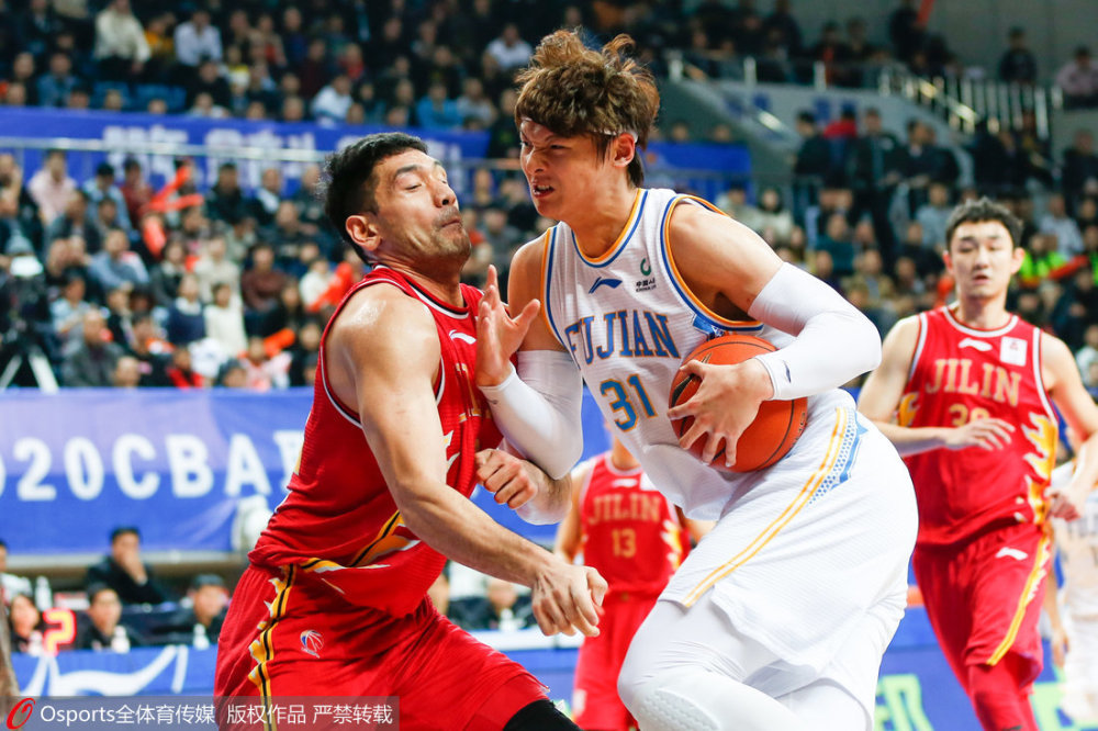 吉林队碾压山东队,王哲林刷新纪录 吉林队碾压山东队,王哲林刷新纪录